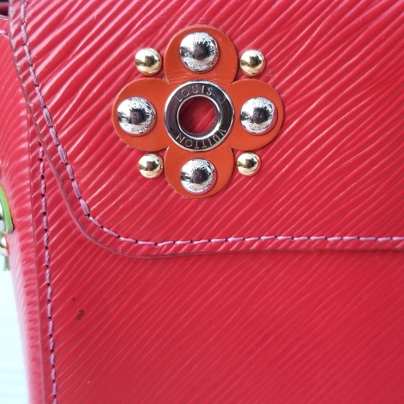 Extra pics Louis Vuitton Limited Edition Twist Shoulder Bag. PLEASE READ - Picture 8 of 16